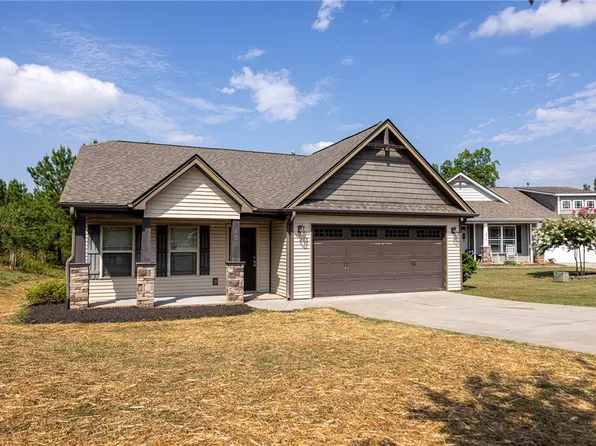 602 Sandstone Dr, Seneca, SC 29678