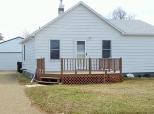504 3rd St N, Hettinger, ND 58639