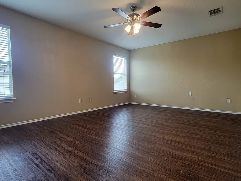 1216 Shadow Creek Blvd — Photo 11