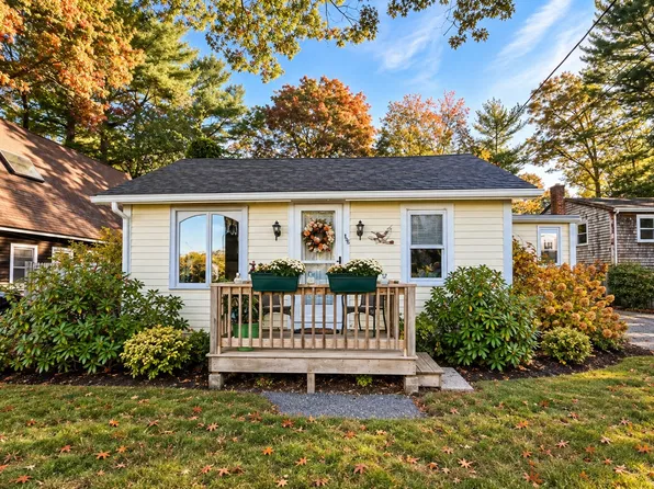 198 Wampatuck St, Pembroke, MA 02359