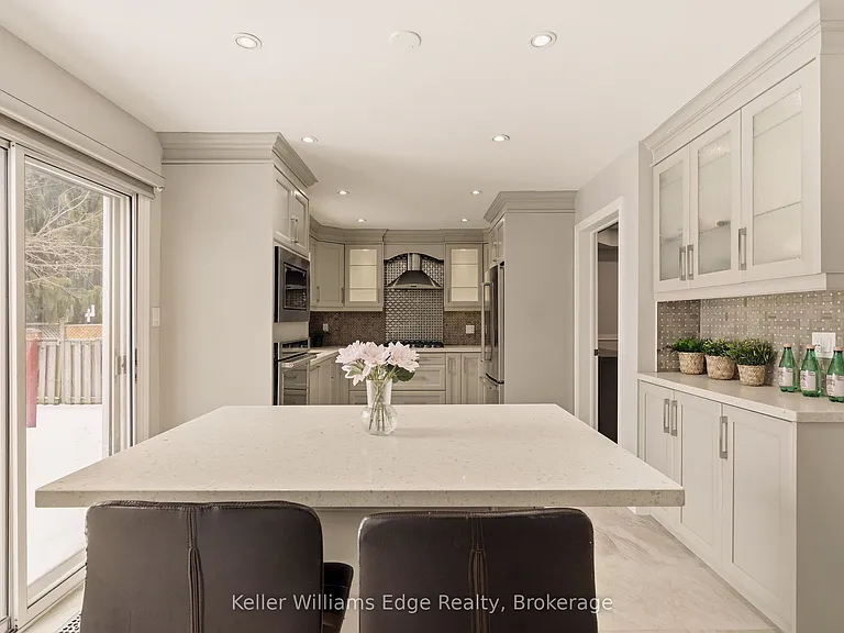 6760 Dillingwood Dr — Photo 10