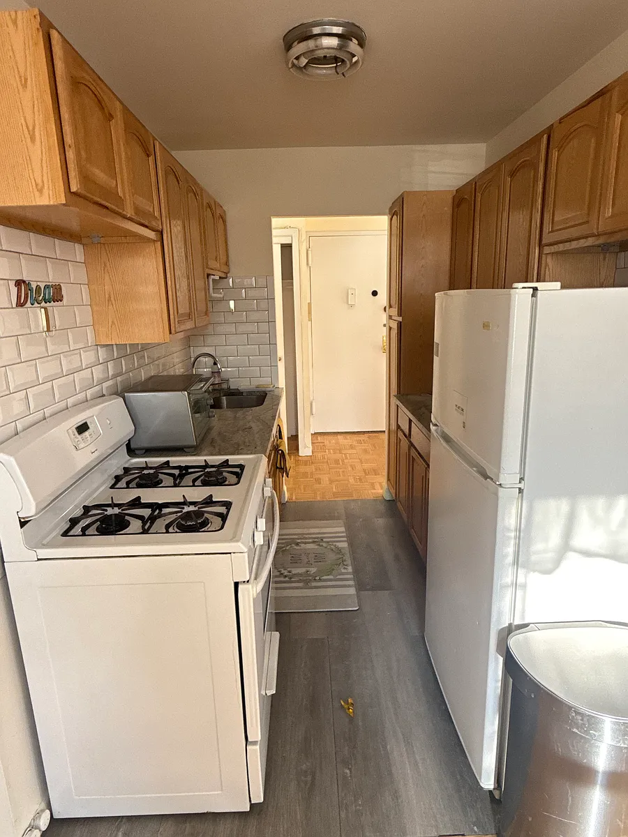 Building Photo - 695 Yonkers Ave #1A