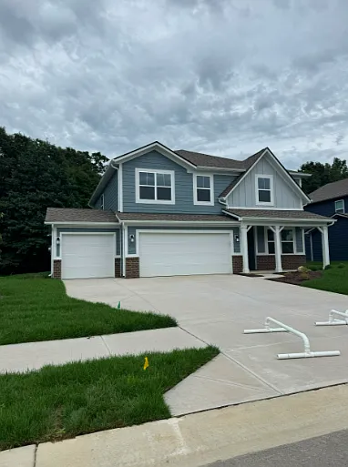 5 bed, 2422 sqft, $2,595 — Photo 1