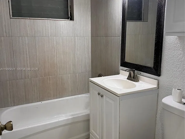 3830 SW 31st St — Photo 16