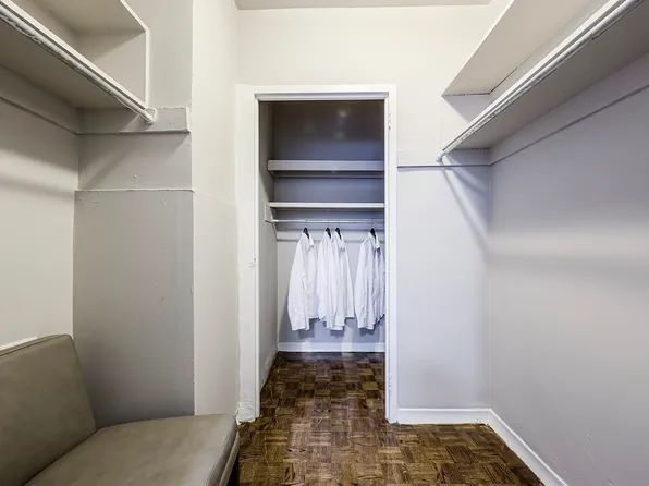 Valencia Towers, 6030 Bathurst St, Toronto, ON M2R 1Z9