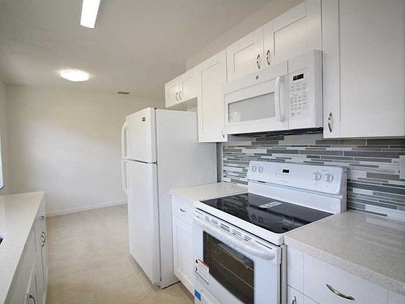 5th image of 302 SW 2nd Ct #2
