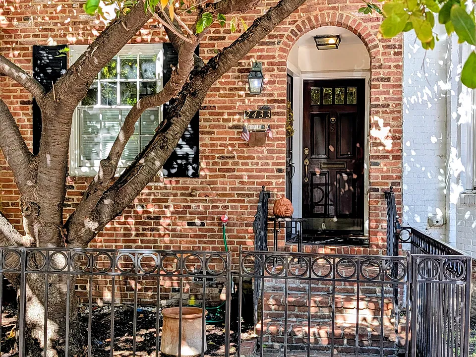 2433 I St NW #2