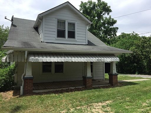 1st image of 975 W Main St