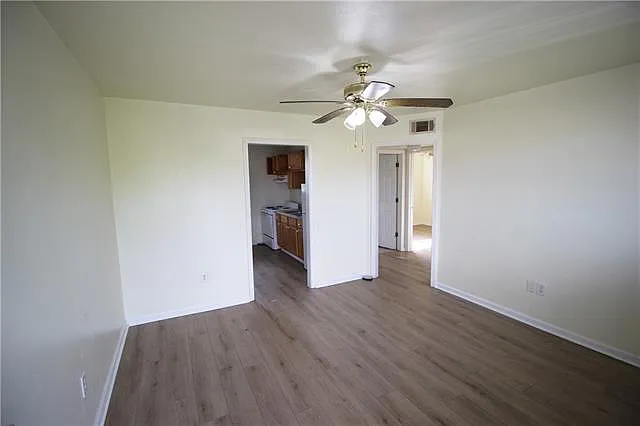 2 bed, 1.0 bath, 850 sqft, $900 — Photo 2