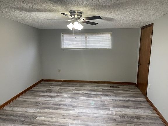 5th image of 902 Hartwell Dr APT A