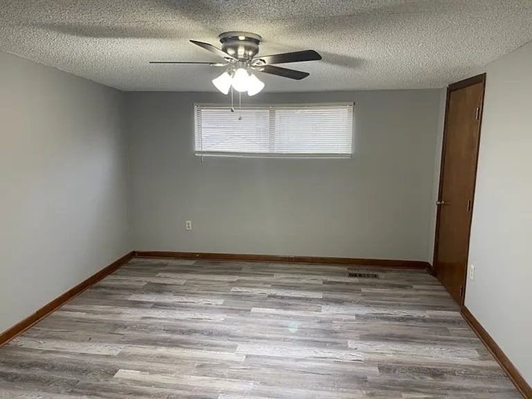 902 Hartwell Dr — Photo 5