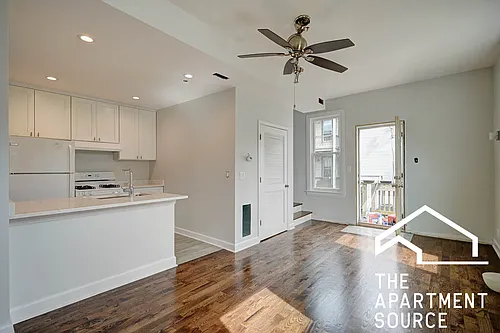 1341 W Fletcher St #COACH HOUSE Photo 1