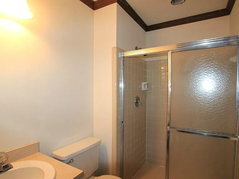 1406 Bloomingdale Dr — Photo 10