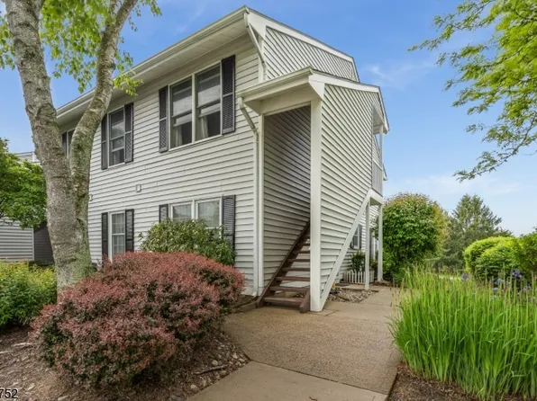 186 Milkweed Ct, Readington Twp., NJ 08887