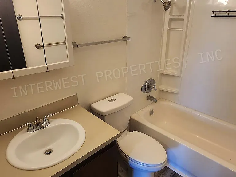 34 SE 60th Ave #2 — Photo 7