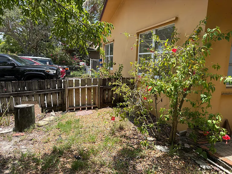 231 SW 8th St #B — Photo 30