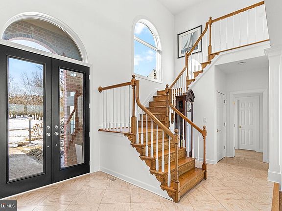 5th image of 610 S River Landing Rd