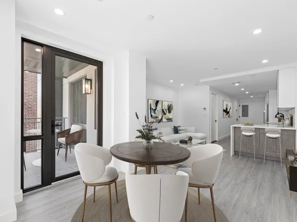 46-40 Vernon Boulevard image 2 of 17