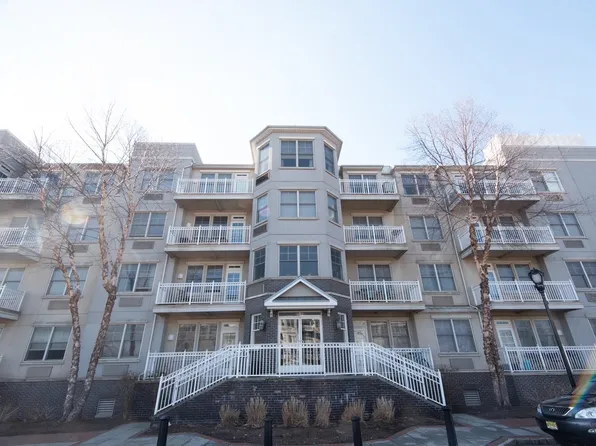 15 Freedom Way #301, Jersey City, NJ 07305