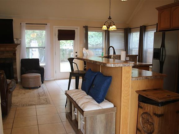 4th image of 605 Lunar Cir