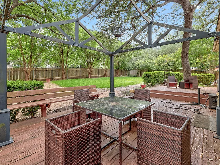 9401 Caracas Dr — Photo 29