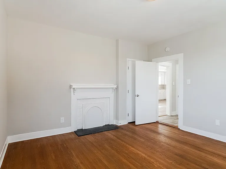 1548447_028_bedroom_12972312.jpg