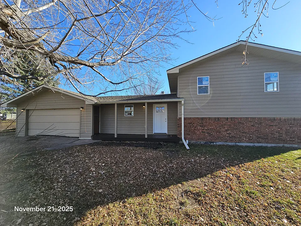 3233 Johnston Ln