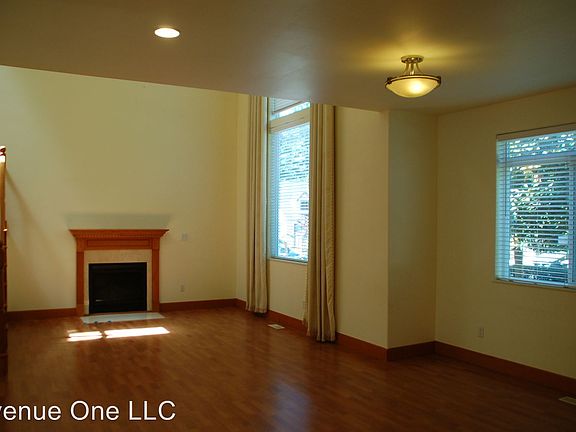 3rd image of 10425 NE 16th Pl