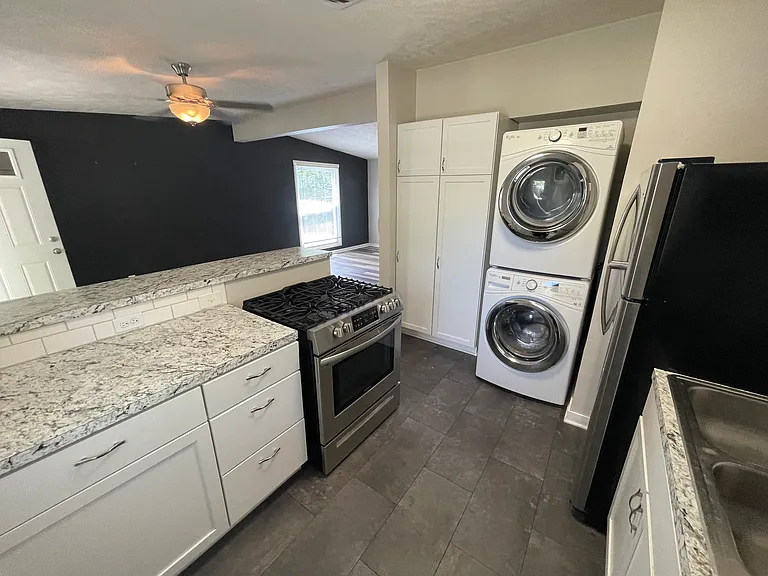 235 W Rio Rd — Photo 3