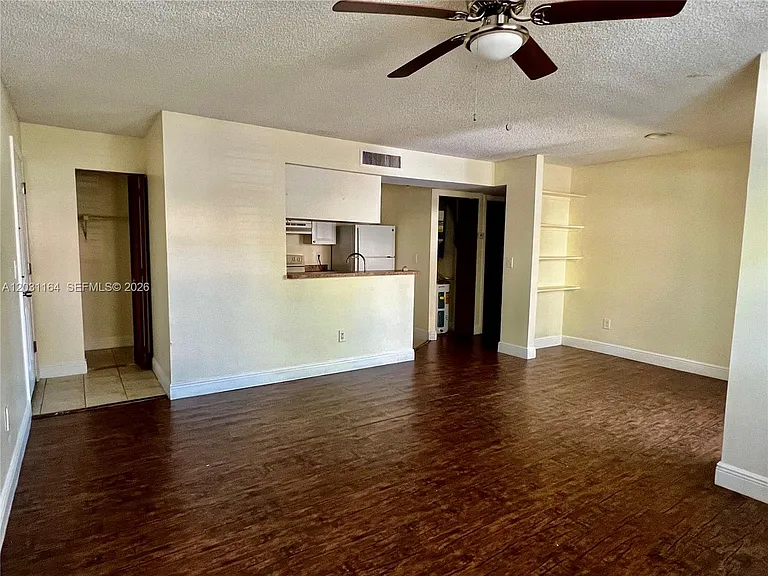 1239 SW 46th Ave #905 — Photo 8
