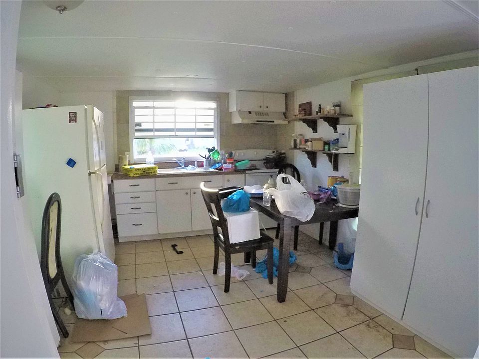 1st image of 1465 Elizabeth St