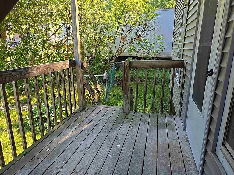 147 Laurel St — Photo 12