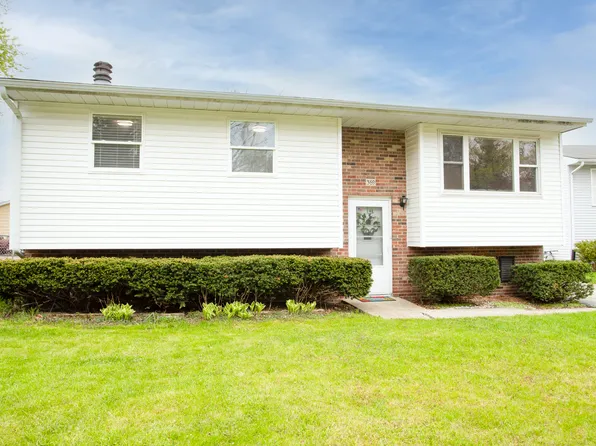 369 Maplewood Dr, Antioch, IL 60002