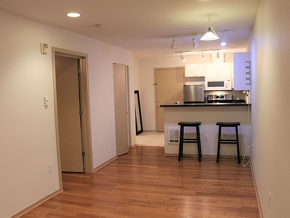 5th image of 1323 Boren Ave APT 304