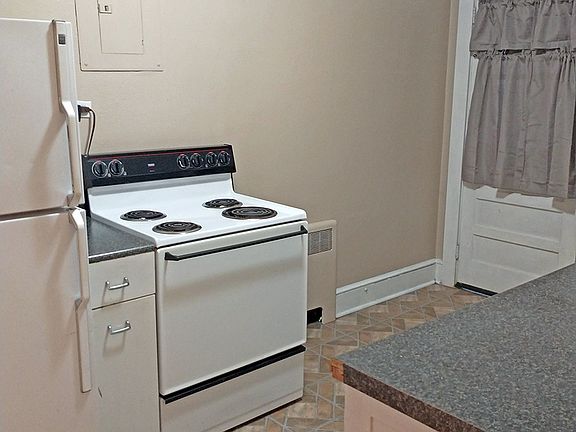 5th image of 391 W Main St #4