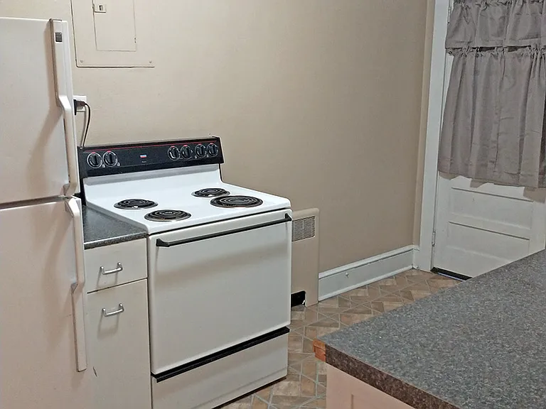 391 W Main St #4 — Photo 5