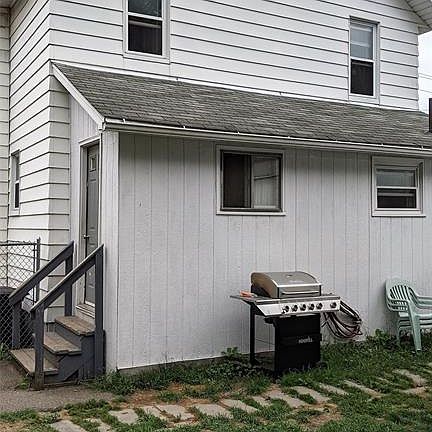 3rd image of 211 Squires Ave