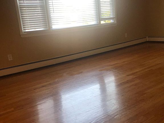 4th image of 54 Willet St #2
