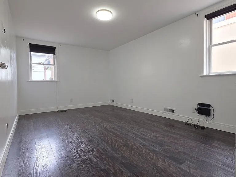 2213 E 59th Pl #1F — Photo 9