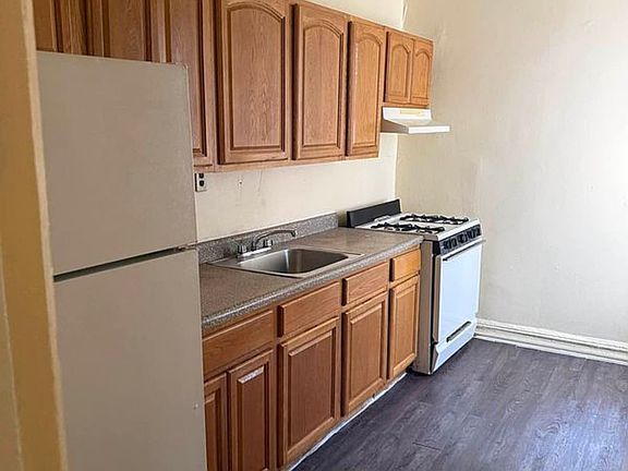 2nd image of 4530 Broadway APT 5A