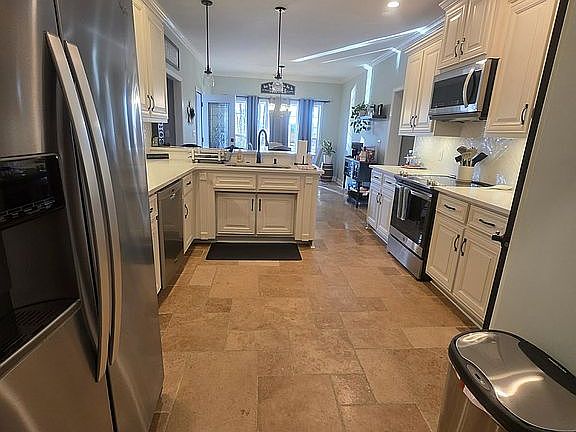 5th image of 122 Glenda Dr