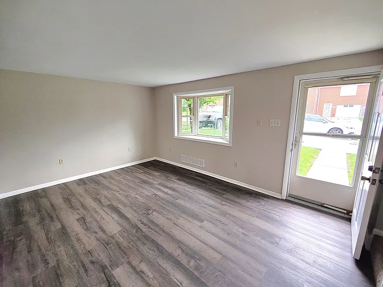 1704 Anna Ave — Photo 4