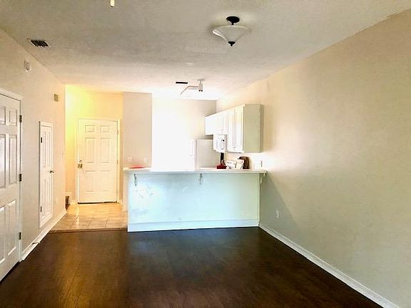 4th image of 2815 Bay Club Dr