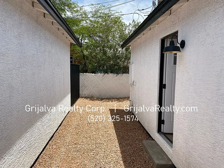 1030 Lee — Photo 13
