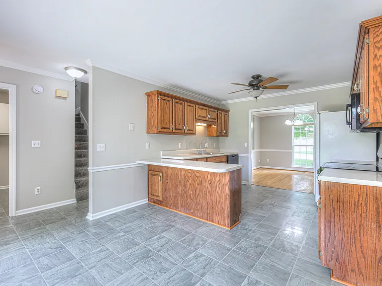 405 Sandi Ct — Photo 16