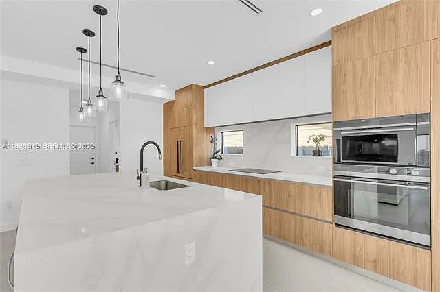 2029 SW 62nd Ave — Photo 8