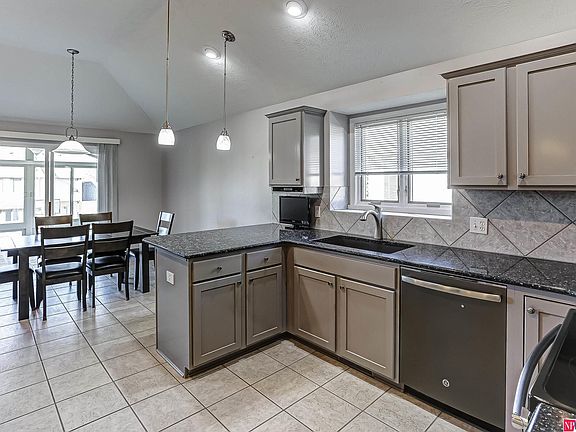 3rd image of 16616 Josephine St