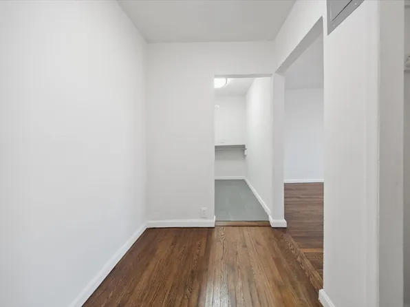 2630 Kingsbridge Terrace image 4 of 27