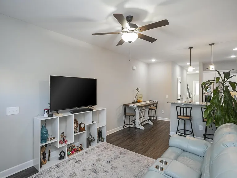 1003 Villa Cir — Photo 5