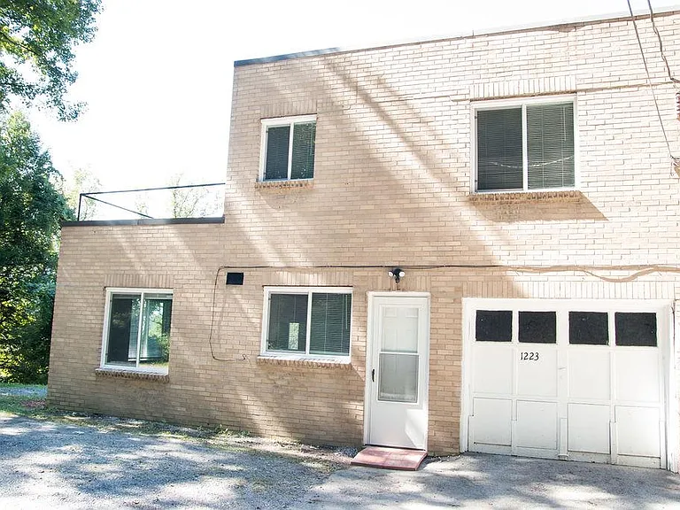 1223 Greenbrier Rd #1 — Photo 13